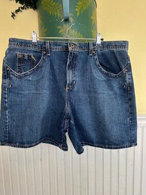 Faded Glory Ladies Denim Shorts Size 18 Blue 100% Cotton Mid-Rise 5-Pocket Casua